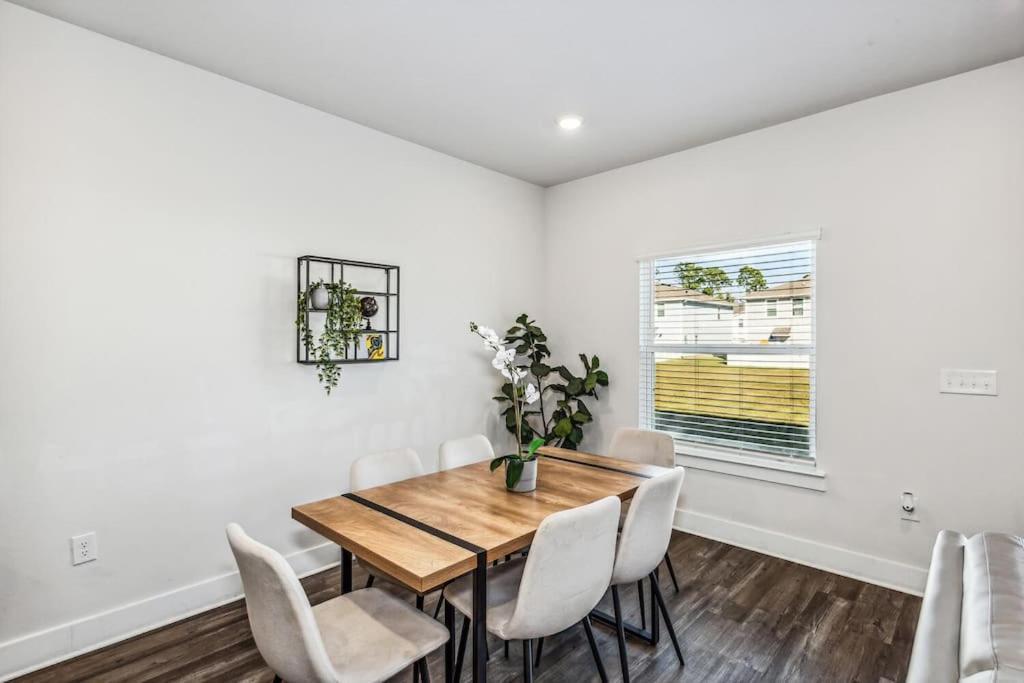 Luxury Townhome Near Downtown And Pensacola Beach Luaran gambar