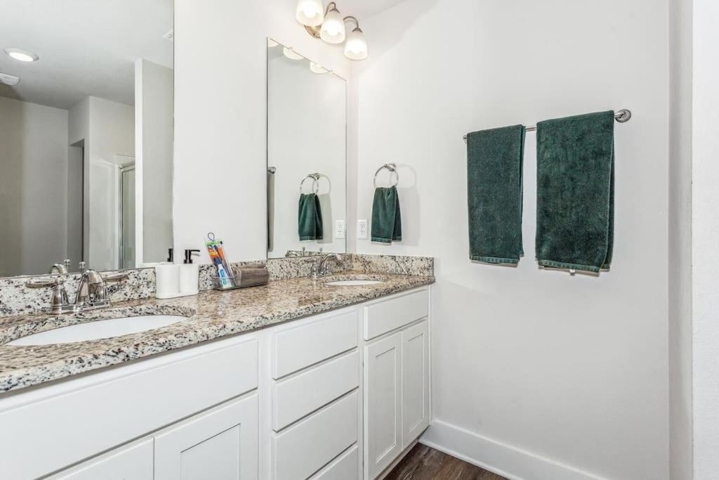 Luxury Townhome Near Downtown And Pensacola Beach Luaran gambar
